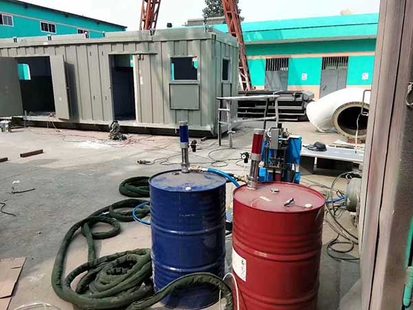 集装箱保温聚氨酯喷涂保温层浇注(图1) 集装箱保温聚氨酯喷涂保温层浇注