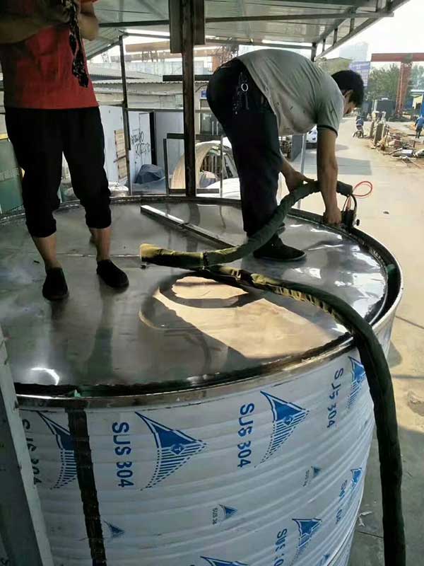不锈钢水箱保温模块用聚氨酯填充怎么样 用哪种喷涂机(图1) 不锈钢水箱保温模块用聚氨酯填充